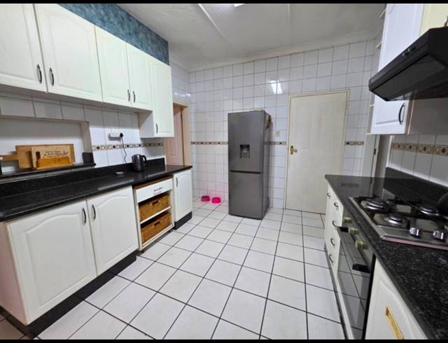 4 BEDROOM HOUSE FOR SALE IN PARKDENE